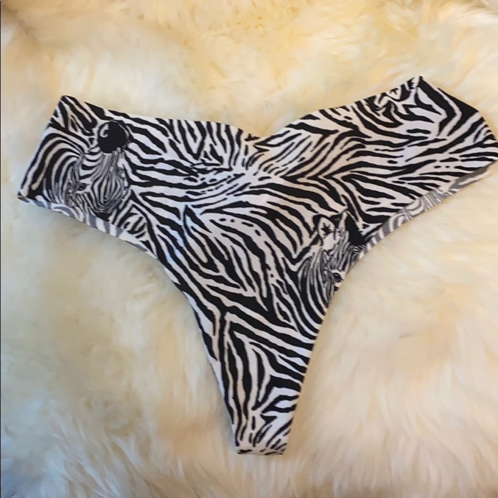 NWT Victoria’s Secret Sexy New Style silky thong